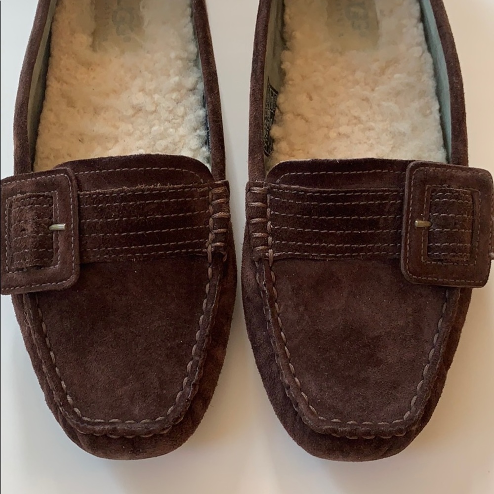 UGG brown suede driving mocassins. Size 7.